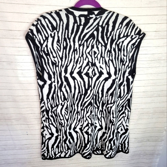 CHICO'S ZEBRA PRINT SLEEVELESS OPEN FRONT CARDIGAN, SZ 2/MEDIUM - Picture 7 of 9